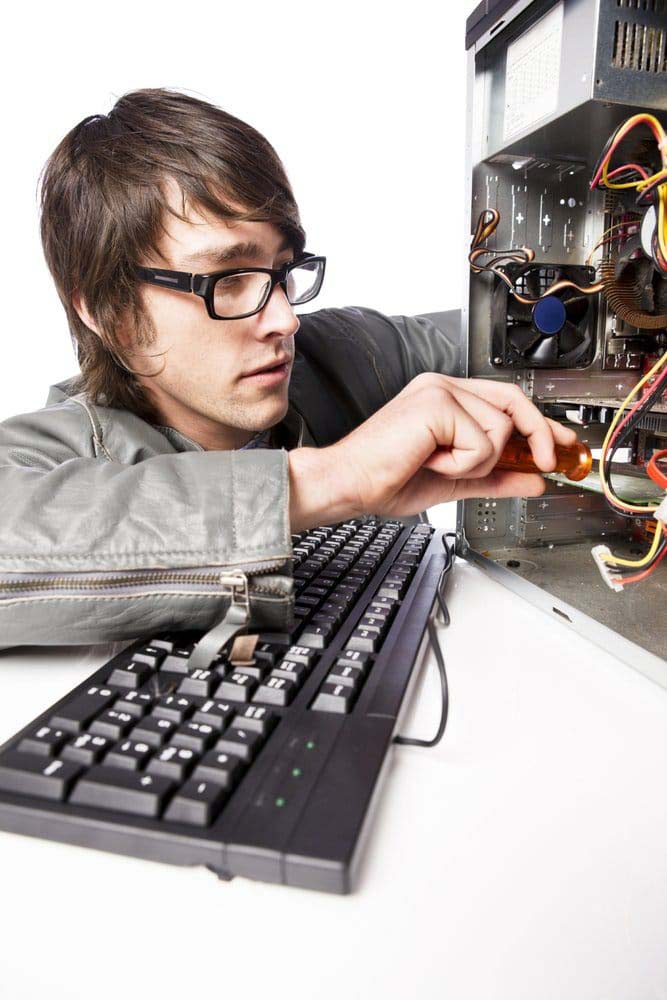 Мастер по ремонту компьютеров в Петергофе