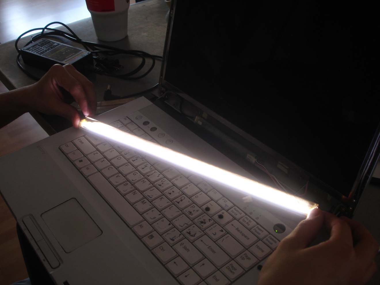 Замена и ремонт подсветки экрана ноутбука в Петергофе